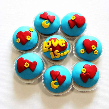 Капкейки "Love is..." купить - орехово-зуево.сладкоежкин.рф